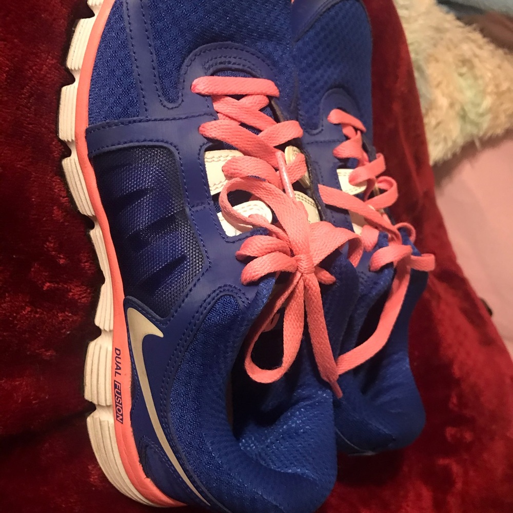Nike women’s sneakers